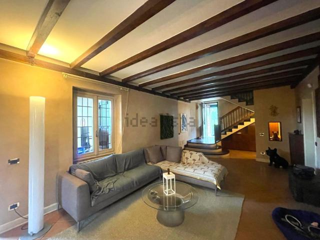 Case e ville in vendita di 373 m² in Via Sant&apos Orsola