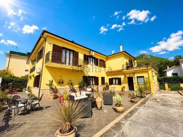 Case e ville in vendita di 373 m² in Via Raccordo Ausonia, 8
