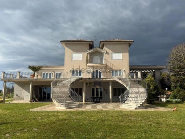 Case e ville in vendita di 373 m² in Via Riserva Nuova