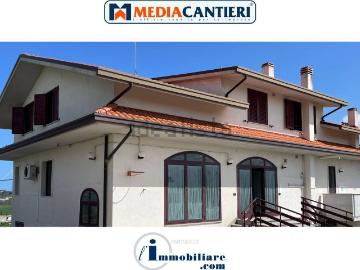 Case e ville in vendita di 373 m² in Contrada Colle di Giogio, 58