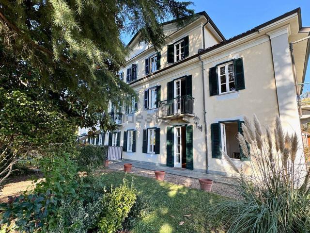 Case e ville in vendita di 373 m² in Strada Cunioli Alti, 24