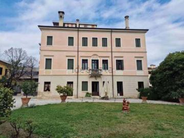 Case e ville in vendita di 3745 m² in Corso Mazzini Giuseppe, 5