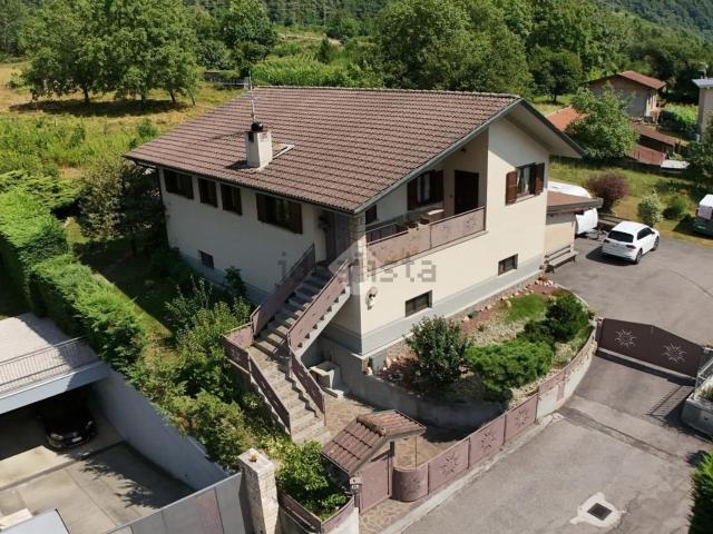 Case e ville in vendita di 374 m²