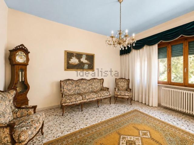 Case e ville in vendita di 374 m²