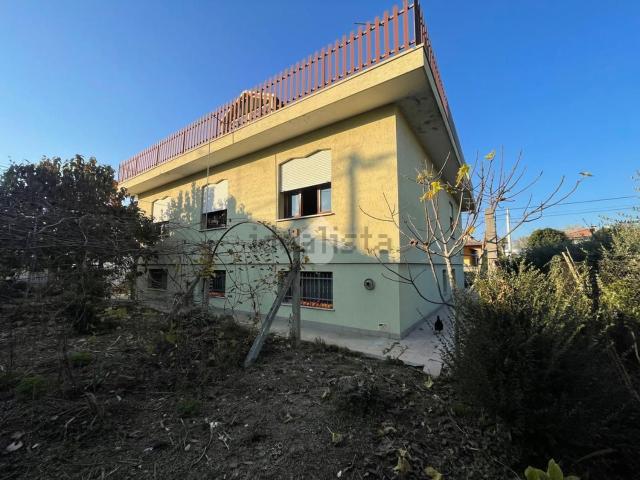 Case e ville in vendita di 374 m²