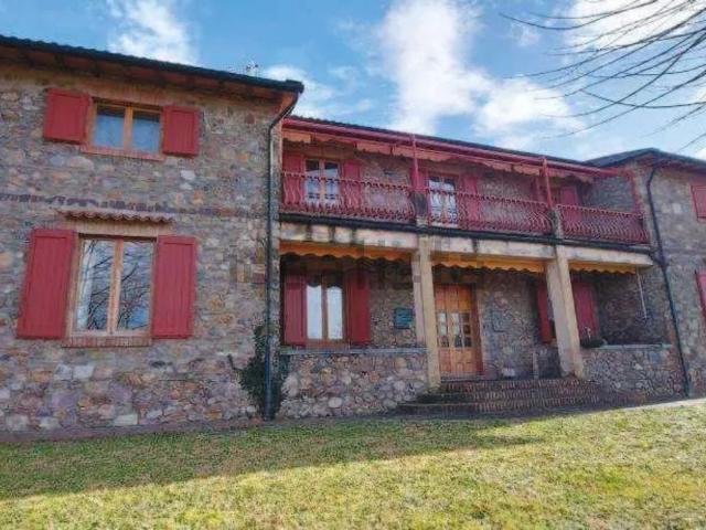 Case e ville in vendita di 374 m² in Via Case Sparse, 1