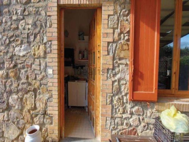 Case e ville in vendita di 374 m² in Via Case Sparse, 1