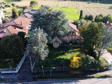 Case e ville in vendita di 374 m² in Via Brenta, 55