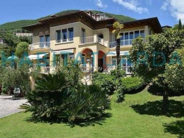Case e ville in vendita di 374 m² in Via del Portizzolo