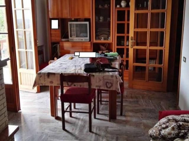 Case e ville in vendita di 374 m² in Via della Provincia, 17