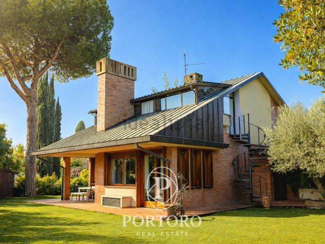 Case e ville in vendita di 374 m² in Via delle Campora