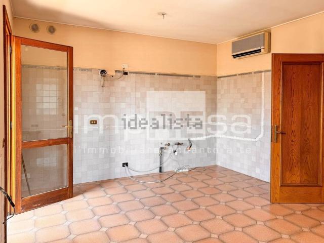 Case e ville in vendita di 374 m² in Via Roma, 37