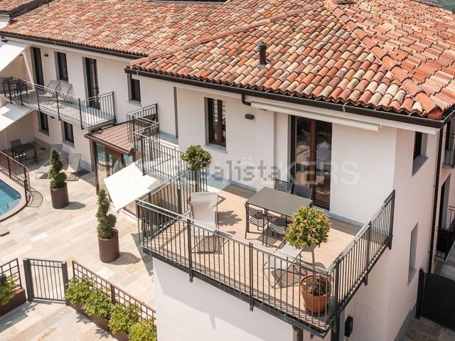 Case e ville in vendita di 374 m² in Via Vittorio Alfieri