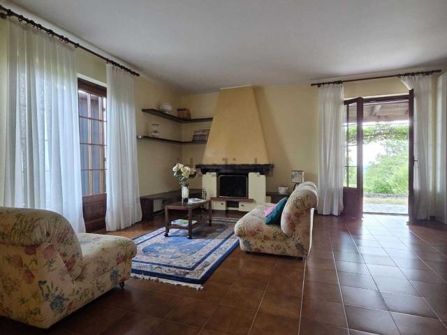 Case e ville in vendita di 374 m² in Località Costa Sidoli