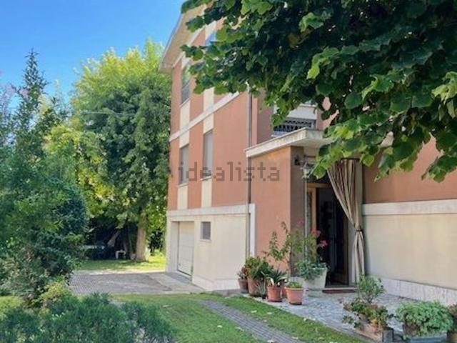 Case e ville in vendita di 375 m²