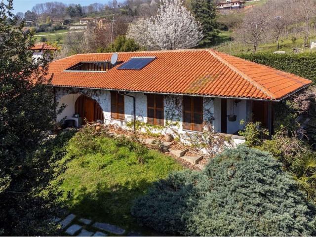 Case e ville in vendita di 375 m² in Via Davico
