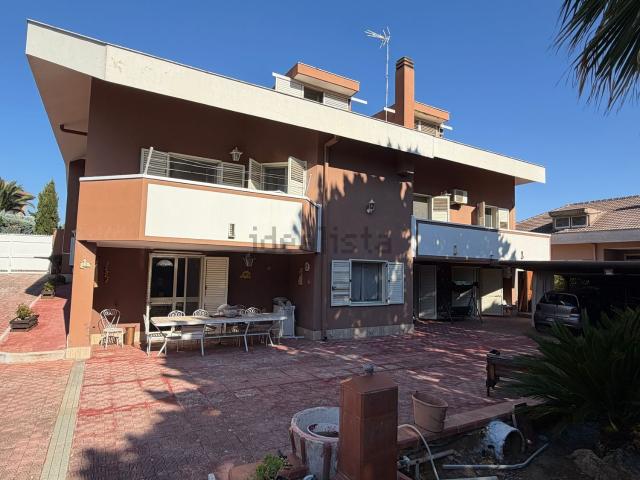 Case e ville in vendita di 375 m² in Via Santo Spirito, 26