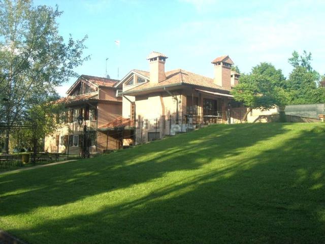 Case e ville in vendita di 375 m² in Via Pomposa, 245