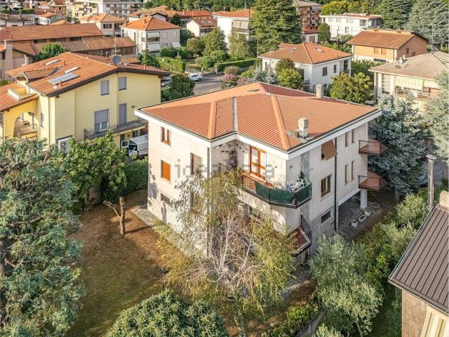 Case e ville in vendita di 375 m² in Via Papa Giovanni XXIII, 4