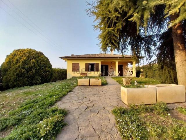 Case e ville in vendita di 375 m² in Via Treviglio