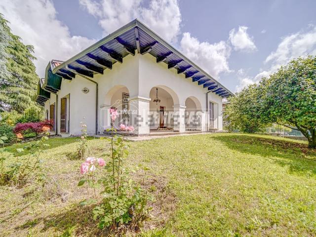 Case e ville in vendita di 375 m² in Via XXV Aprile, 27