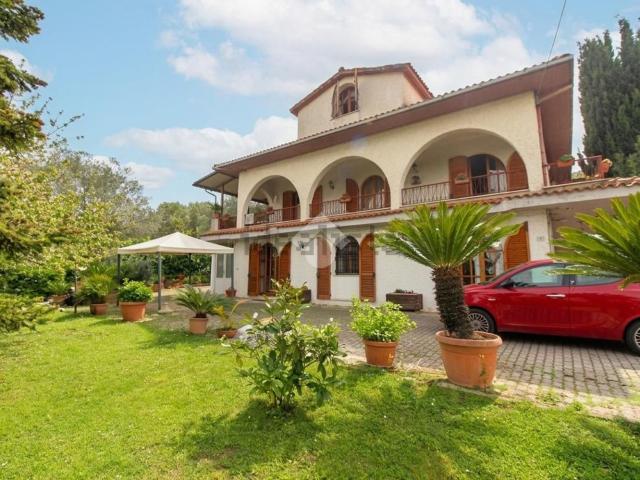 Case e ville in vendita di 375 m² in Contrada San Salvatore
