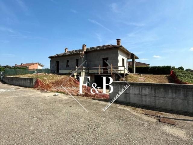 Case e ville in vendita di 375 m² in Frazione Revignano, 122