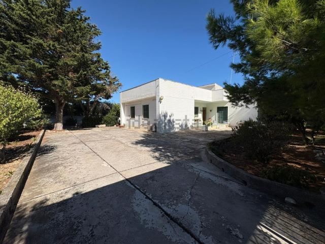 Case e ville in vendita di 375 m² in Strada Scizze, 4