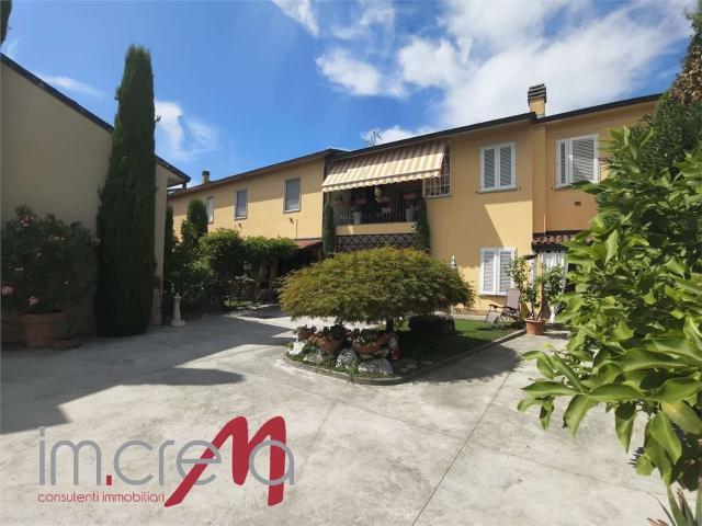 Case e ville in vendita di 376 m² in Via Crema, 17