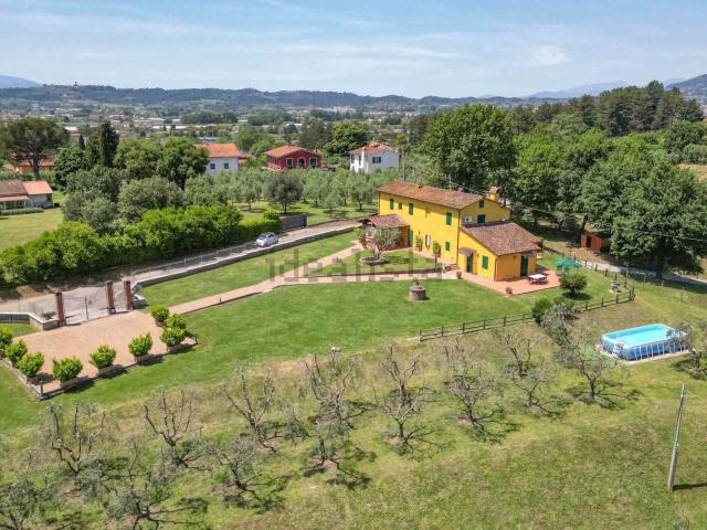 Case e ville in vendita di 376 m² in Via del Praticello
