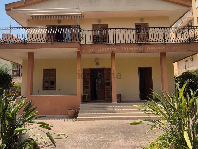 Case e ville in vendita di 376 m² in Via Filisto, 19