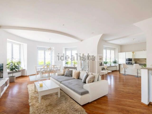 Case e ville in vendita di 376 m² in Via Monte Rosa, 9