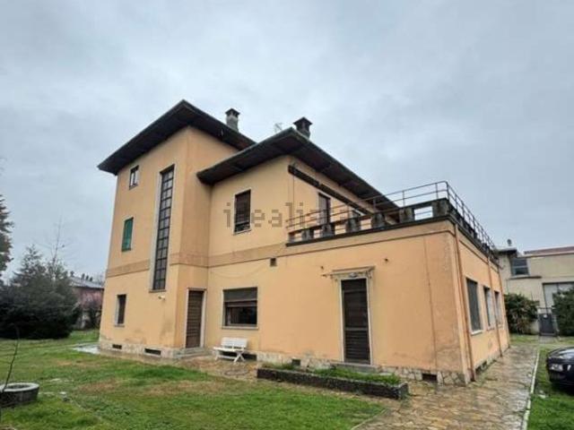 Case e ville in vendita di 376 m² in Via XXV Aprile, 58