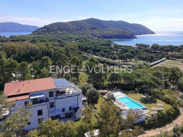 Case e ville in vendita di 376 m² in Viale dei Golfi