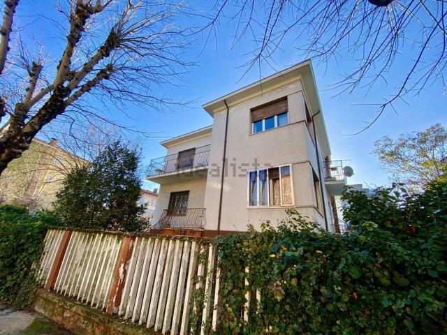 Case e ville in vendita di 377 m² in Via Gadames