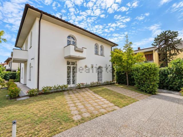 Case e ville in vendita di 377 m² in Via dell&apos Albero