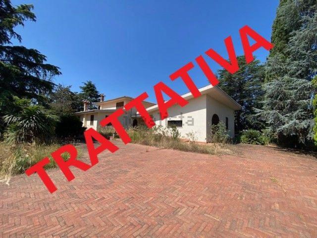 Case e ville in vendita di 377 m² in Via Roselli, 76