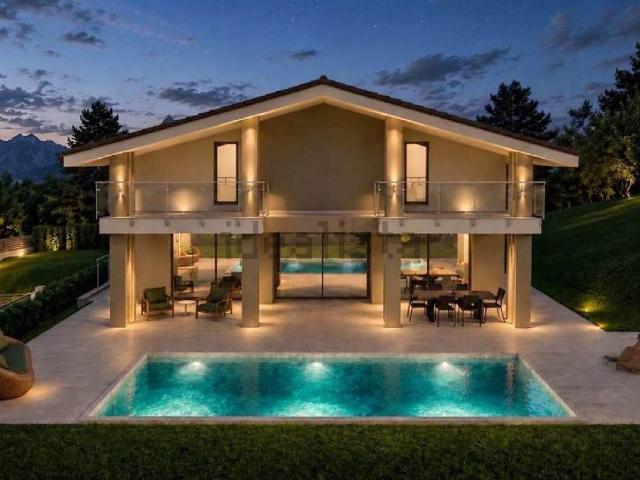 Case e ville in vendita di 377 m² in Via Vitt. Veneto