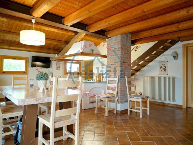 Case e ville in vendita di 377 m² in Viale Alcide De Gasperi