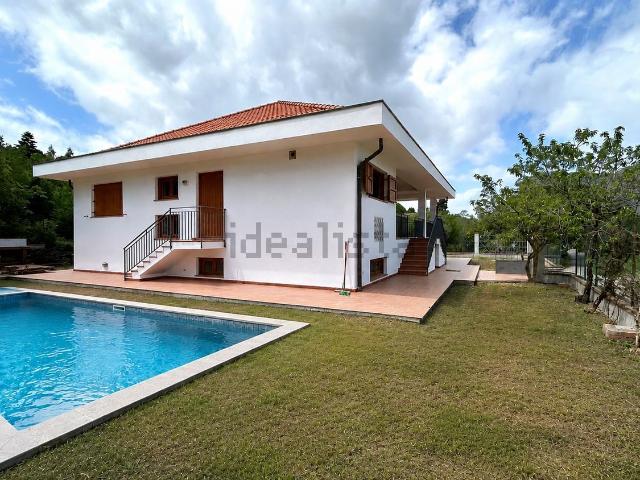 Case e ville in vendita di 377 m² in Contrada Croce