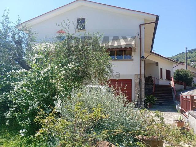 Case e ville in vendita di 378 m²
