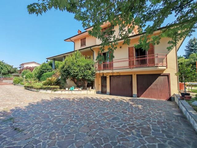 Case e ville in vendita di 378 m² in Via Giuseppe Mazzini