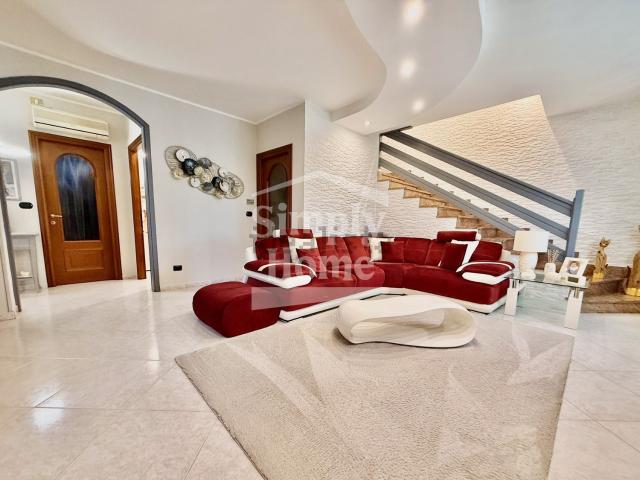 Case e ville in vendita di 378 m² in Via Don Aldo Martini, 7