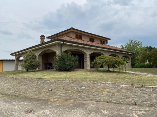 Case e ville in vendita di 378 m² in Via Manzoni, 7