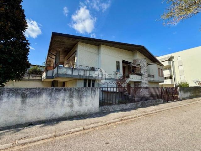 Case e ville in vendita di 378 m² in Via Marino Marin, 19