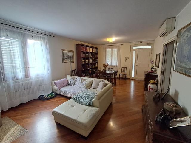 Case e ville in vendita di 378 m² in Via Statale Est