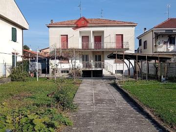 Case e ville in vendita di 379 m²