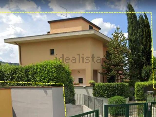 Case e ville in vendita di 379 m² in Via valle del vingone