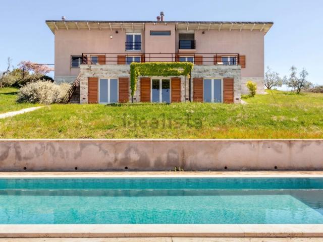 Case e ville in vendita di 380 m²