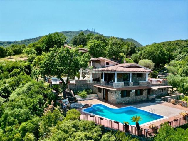 Case e ville in vendita di 380 m²